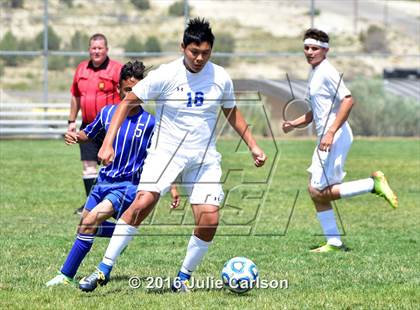 Thumbnail 3 in Bloomfield vs Lovington (Aztec Invitational) photogallery.