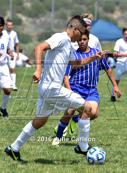 Thumbnail 1 in Bloomfield vs Lovington (Aztec Invitational) photogallery.