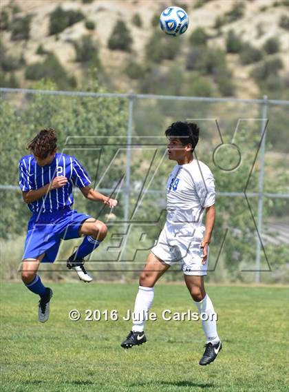 Thumbnail 2 in Bloomfield vs Lovington (Aztec Invitational) photogallery.