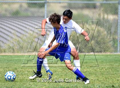 Thumbnail 2 in Bloomfield vs Lovington (Aztec Invitational) photogallery.