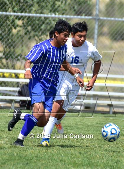 Thumbnail 1 in Bloomfield vs Lovington (Aztec Invitational) photogallery.