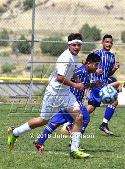 Thumbnail 3 in Bloomfield vs Lovington (Aztec Invitational) photogallery.