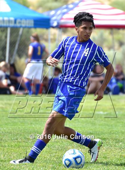 Thumbnail 3 in Bloomfield vs Lovington (Aztec Invitational) photogallery.