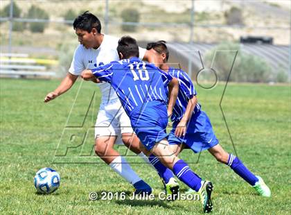 Thumbnail 2 in Bloomfield vs Lovington (Aztec Invitational) photogallery.