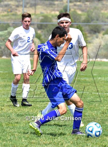 Thumbnail 2 in Bloomfield vs Lovington (Aztec Invitational) photogallery.