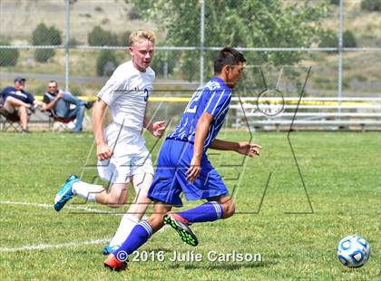 Thumbnail 3 in Bloomfield vs Lovington (Aztec Invitational) photogallery.