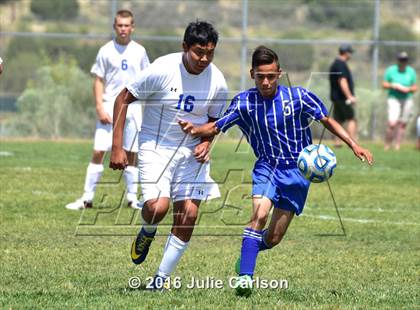 Thumbnail 2 in Bloomfield vs Lovington (Aztec Invitational) photogallery.