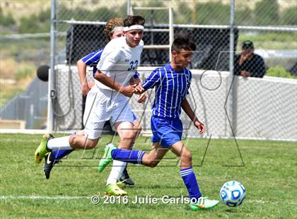 Thumbnail 2 in Bloomfield vs Lovington (Aztec Invitational) photogallery.