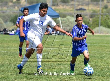 Thumbnail 3 in Bloomfield vs Lovington (Aztec Invitational) photogallery.