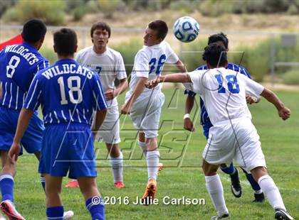 Thumbnail 3 in Bloomfield vs Lovington (Aztec Invitational) photogallery.