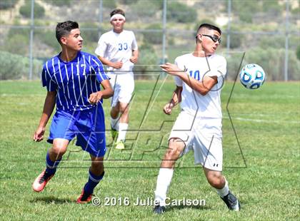 Thumbnail 2 in Bloomfield vs Lovington (Aztec Invitational) photogallery.