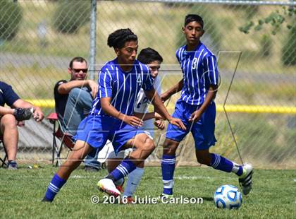 Thumbnail 2 in Bloomfield vs Lovington (Aztec Invitational) photogallery.