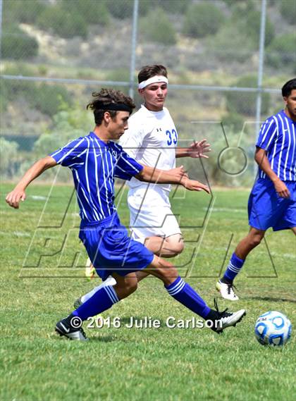 Thumbnail 2 in Bloomfield vs Lovington (Aztec Invitational) photogallery.