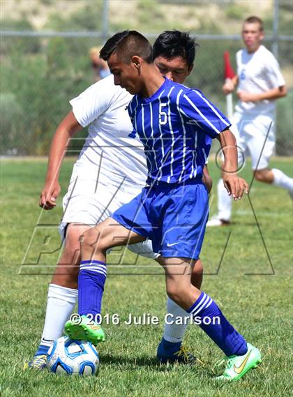 Thumbnail 3 in Bloomfield vs Lovington (Aztec Invitational) photogallery.
