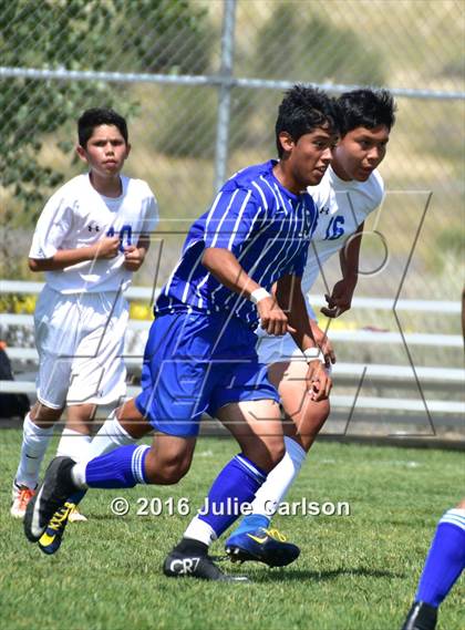 Thumbnail 2 in Bloomfield vs Lovington (Aztec Invitational) photogallery.
