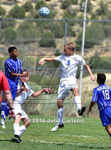 Thumbnail 3 in Bloomfield vs Lovington (Aztec Invitational) photogallery.