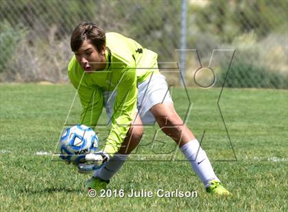 Thumbnail 3 in Bloomfield vs Lovington (Aztec Invitational) photogallery.