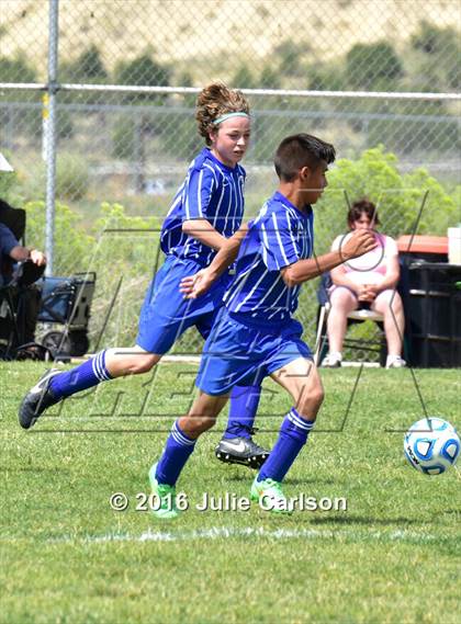 Thumbnail 3 in Bloomfield vs Lovington (Aztec Invitational) photogallery.