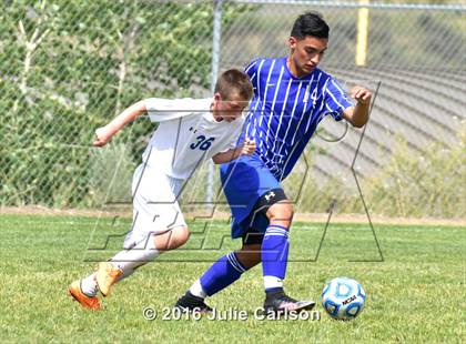 Thumbnail 3 in Bloomfield vs Lovington (Aztec Invitational) photogallery.