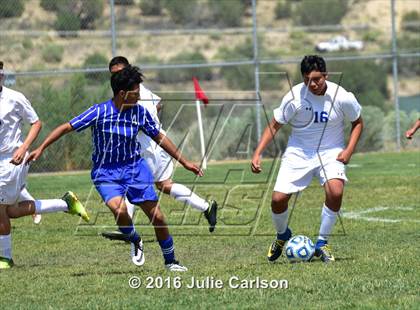 Thumbnail 1 in Bloomfield vs Lovington (Aztec Invitational) photogallery.