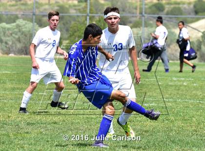 Thumbnail 3 in Bloomfield vs Lovington (Aztec Invitational) photogallery.