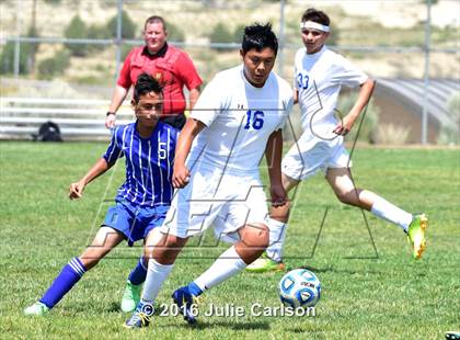 Thumbnail 1 in Bloomfield vs Lovington (Aztec Invitational) photogallery.