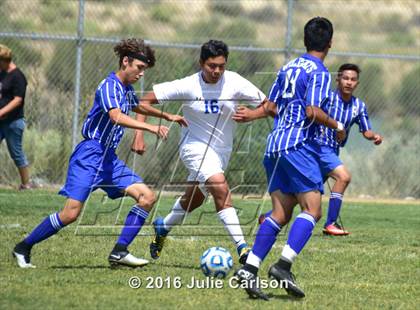 Thumbnail 2 in Bloomfield vs Lovington (Aztec Invitational) photogallery.