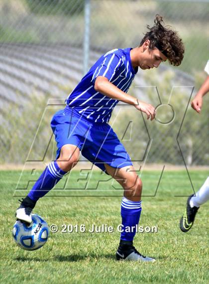 Thumbnail 1 in Bloomfield vs Lovington (Aztec Invitational) photogallery.