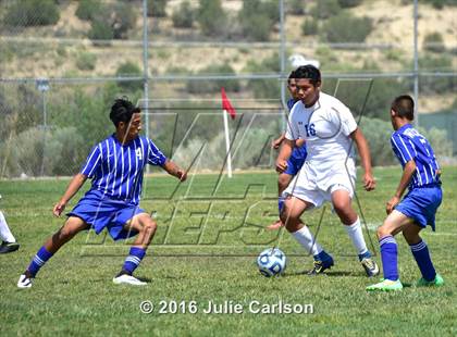 Thumbnail 2 in Bloomfield vs Lovington (Aztec Invitational) photogallery.