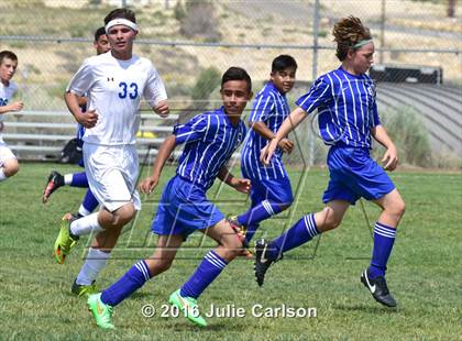 Thumbnail 2 in Bloomfield vs Lovington (Aztec Invitational) photogallery.