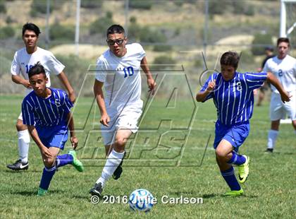 Thumbnail 1 in Bloomfield vs Lovington (Aztec Invitational) photogallery.