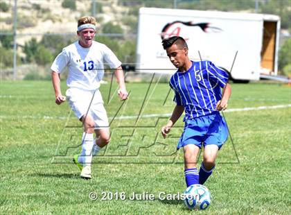 Thumbnail 3 in Bloomfield vs Lovington (Aztec Invitational) photogallery.