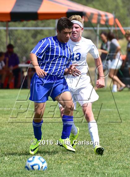 Thumbnail 2 in Bloomfield vs Lovington (Aztec Invitational) photogallery.