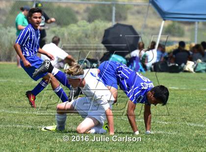 Thumbnail 2 in Bloomfield vs Lovington (Aztec Invitational) photogallery.