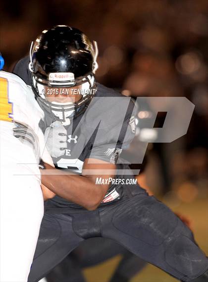 Thumbnail 3 in Servite vs. Bishop Amat photogallery.