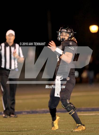 Thumbnail 2 in Servite vs. Bishop Amat photogallery.