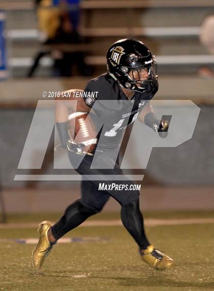 Thumbnail 2 in Servite vs. Bishop Amat photogallery.