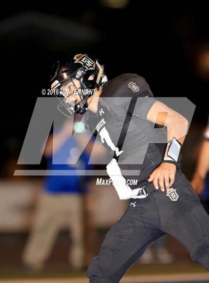 Thumbnail 1 in Servite vs. Bishop Amat photogallery.