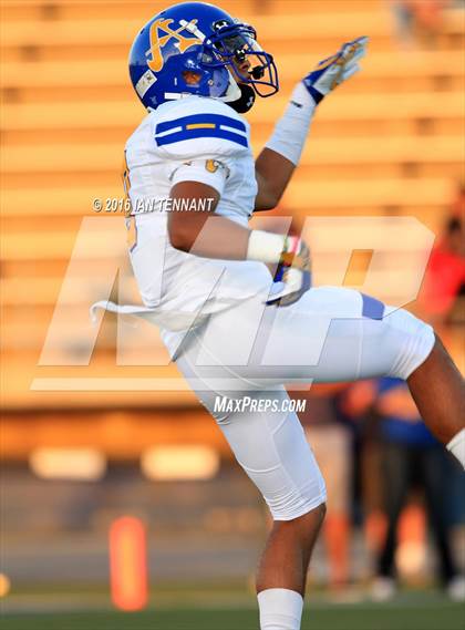 Thumbnail 2 in Servite vs. Bishop Amat photogallery.