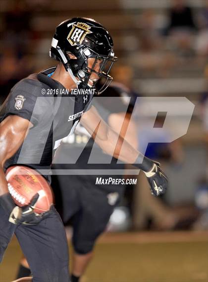 Thumbnail 3 in Servite vs. Bishop Amat photogallery.