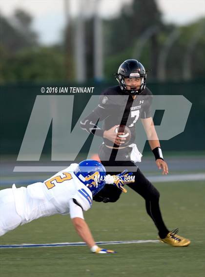 Thumbnail 2 in Servite vs. Bishop Amat photogallery.