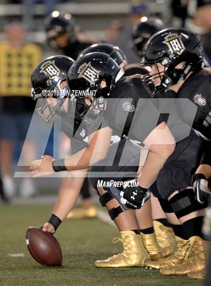 Thumbnail 3 in Servite vs. Bishop Amat photogallery.