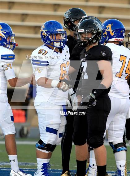 Thumbnail 2 in Servite vs. Bishop Amat photogallery.