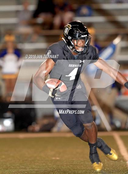 Thumbnail 2 in Servite vs. Bishop Amat photogallery.