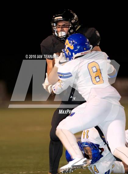 Thumbnail 2 in Servite vs. Bishop Amat photogallery.