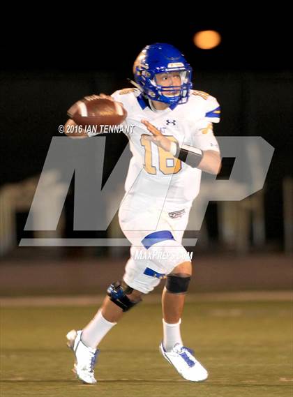 Thumbnail 2 in Servite vs. Bishop Amat photogallery.