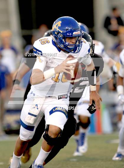 Thumbnail 3 in Servite vs. Bishop Amat photogallery.