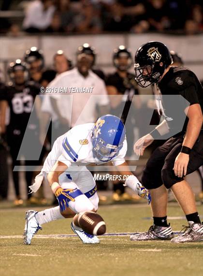 Thumbnail 3 in Servite vs. Bishop Amat photogallery.