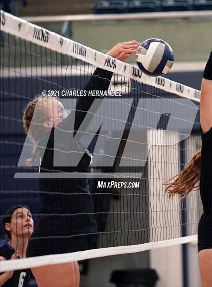 Thumbnail 2 in Huntsville vs. McCallum (BCS Classic) photogallery.