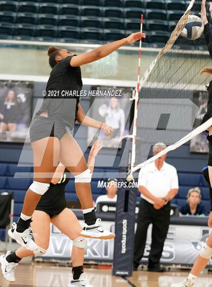 Thumbnail 3 in Huntsville vs. McCallum (BCS Classic) photogallery.